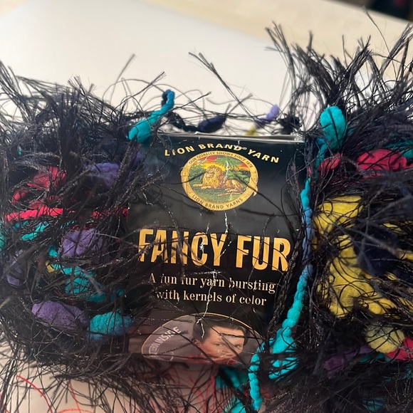 Miscellaneous Decorative Yarns including Fancy Fur - Picture 3 of 5